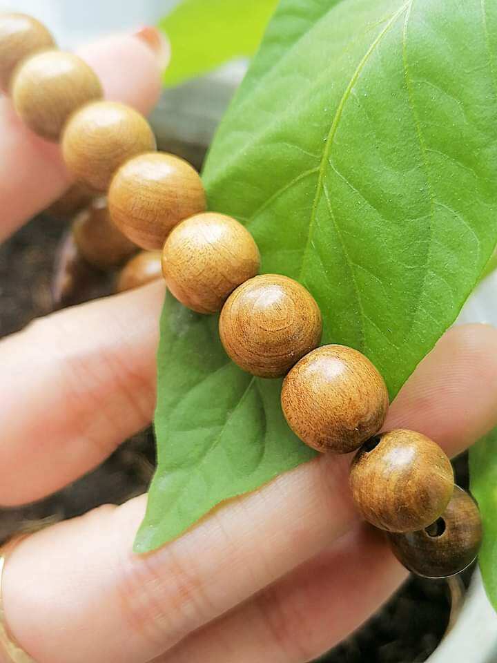 Chuỗi vòng tay gỗ tùng bách 10ly (hương gỗ dịu)