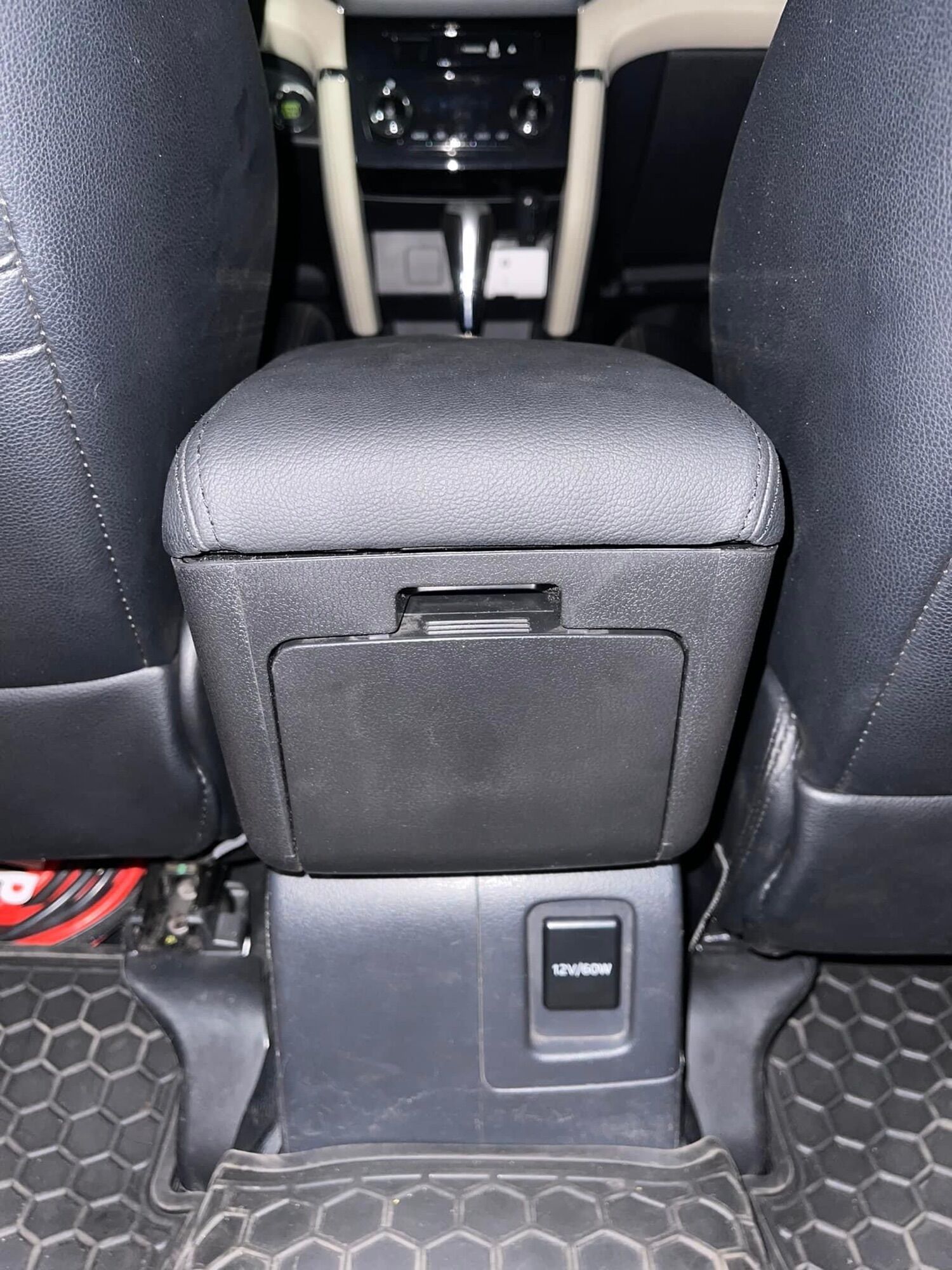 Bệ tỳ tay Toyota Rush
