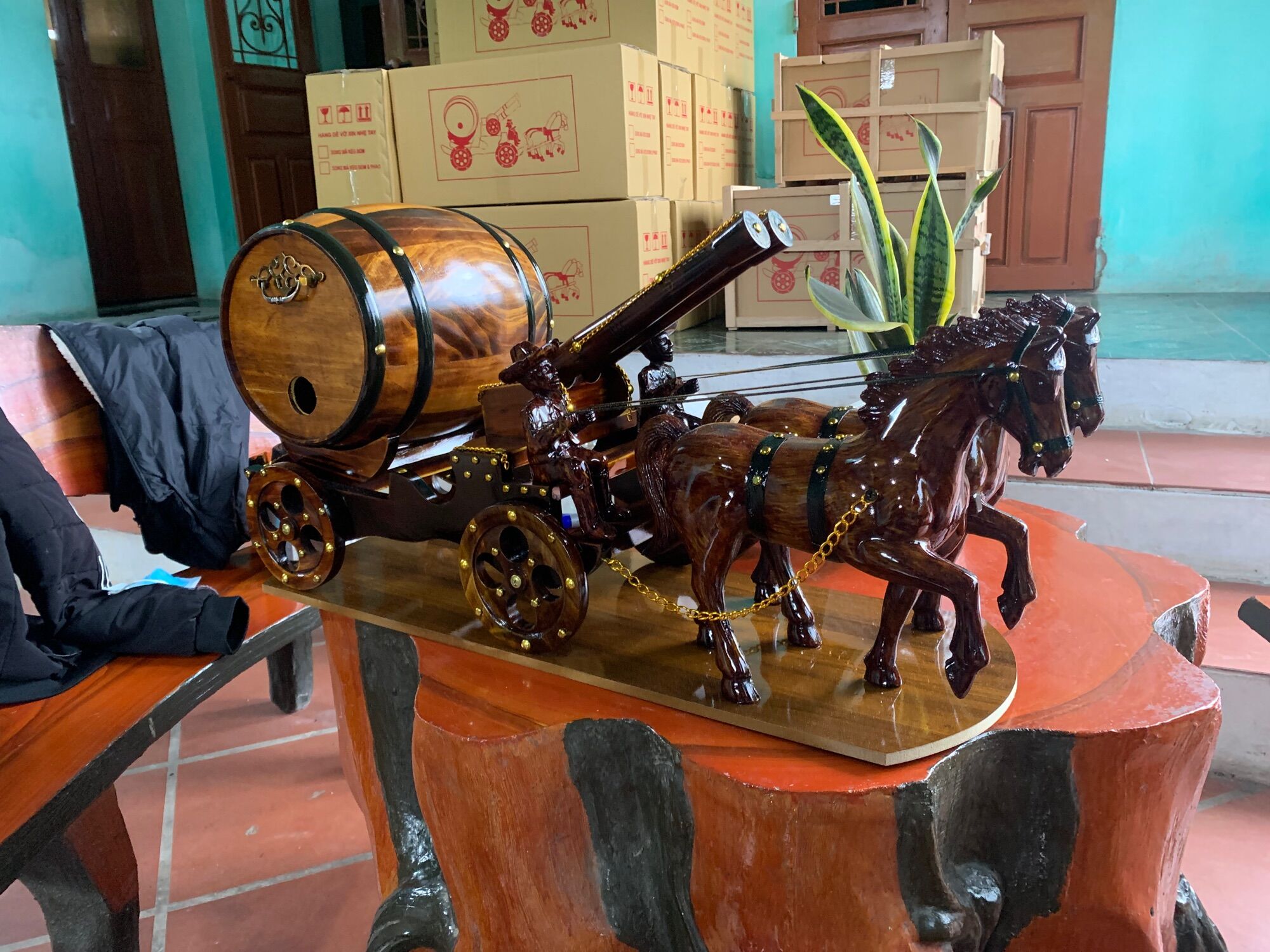 ngua kéo pháo phong thủy