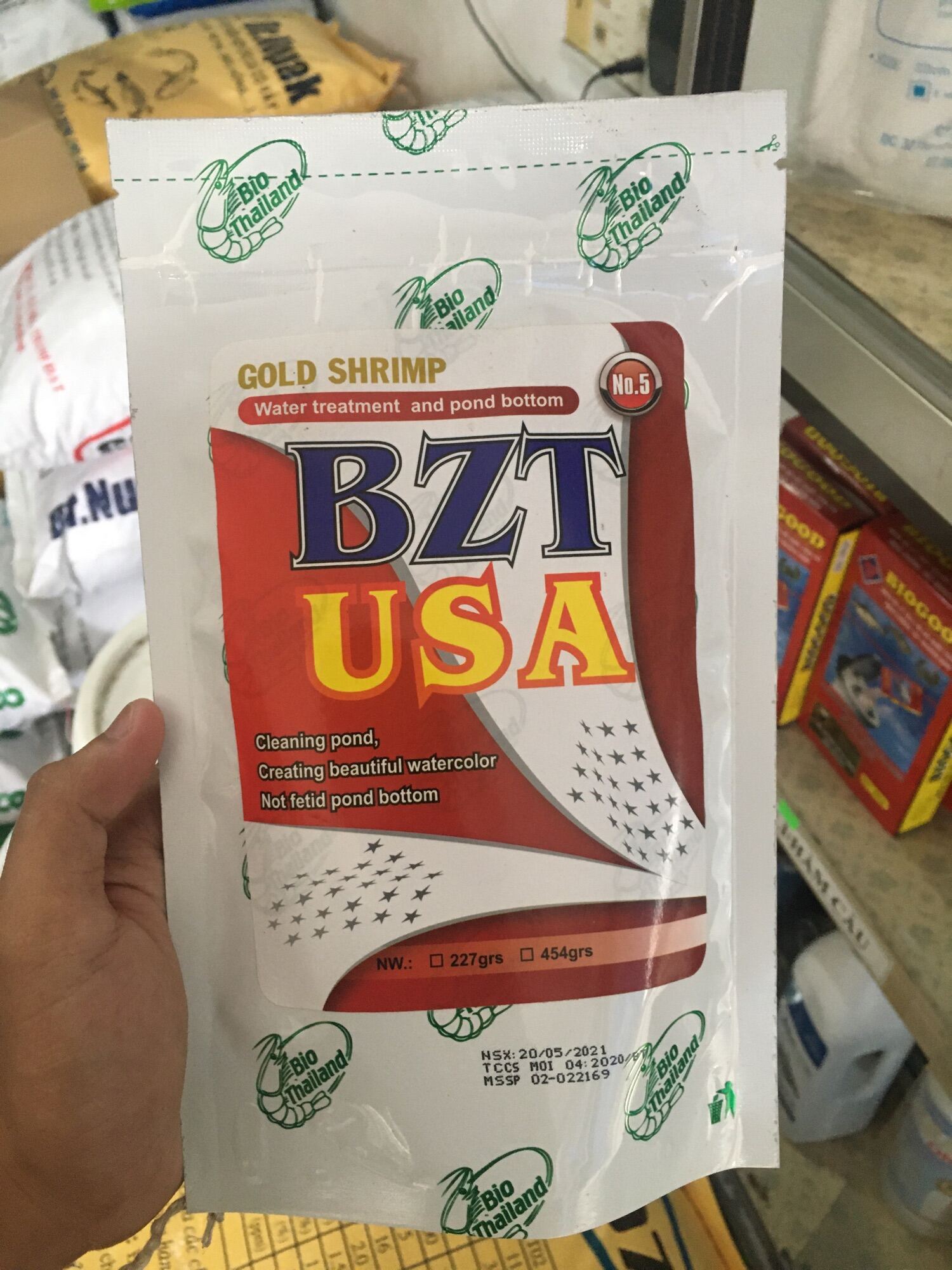 Men vi sinh xử lí đáy ao hồ nuôi tôm cá BZT usa 227 gram