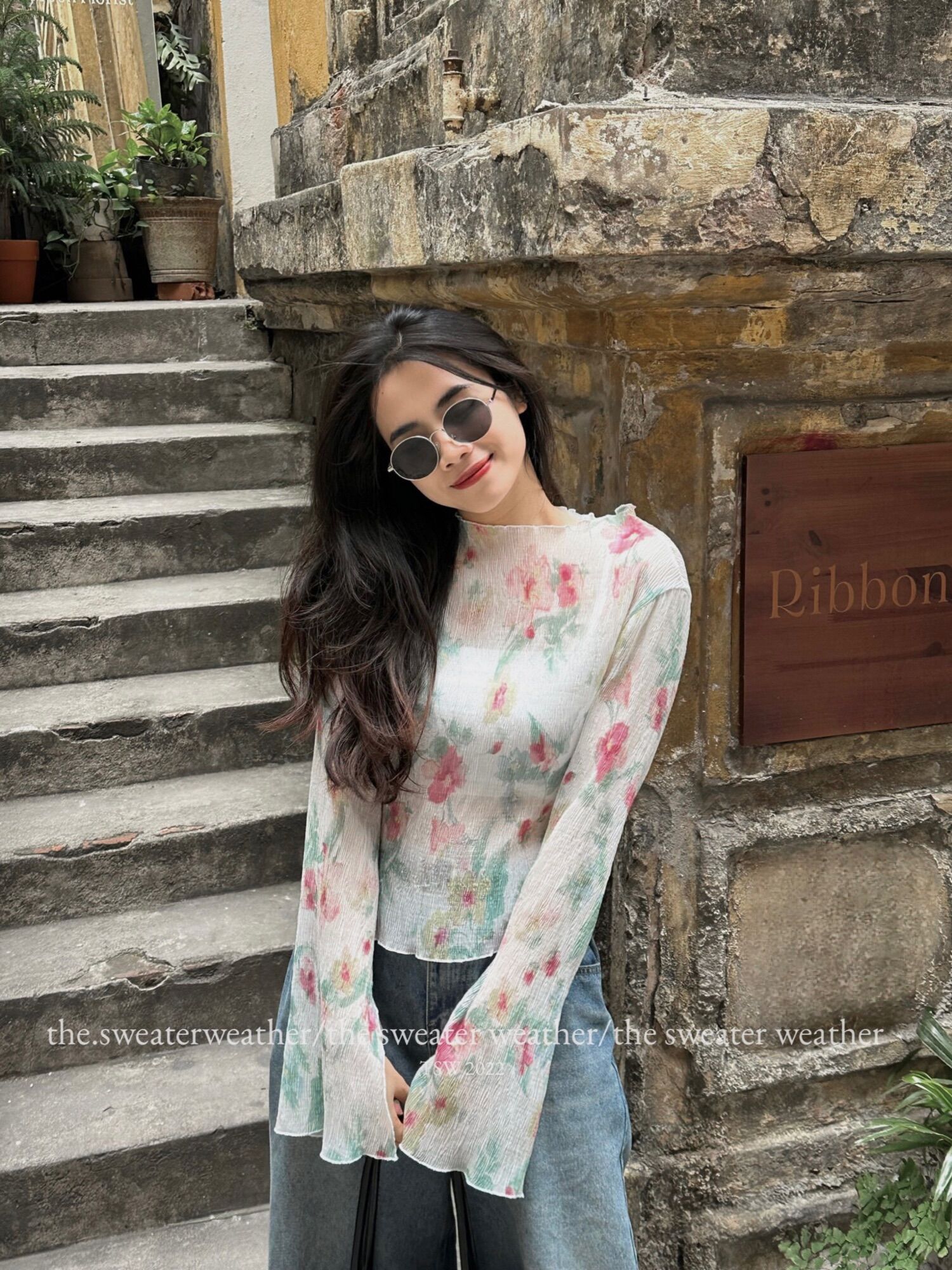 Áo voan gân xuyên thấu tay loe floral the.sweaterweather TSW