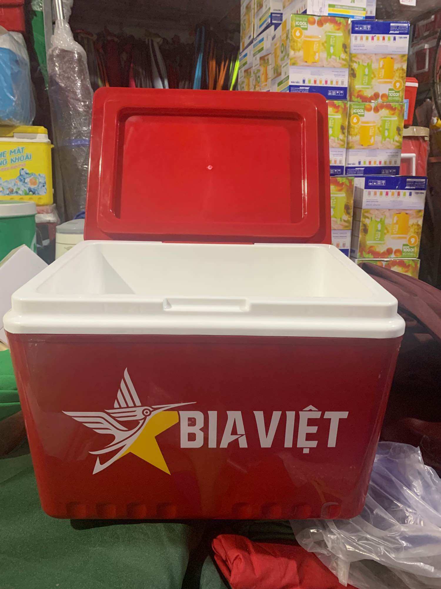 Thùng đá 35L có van xả nước ở đáy