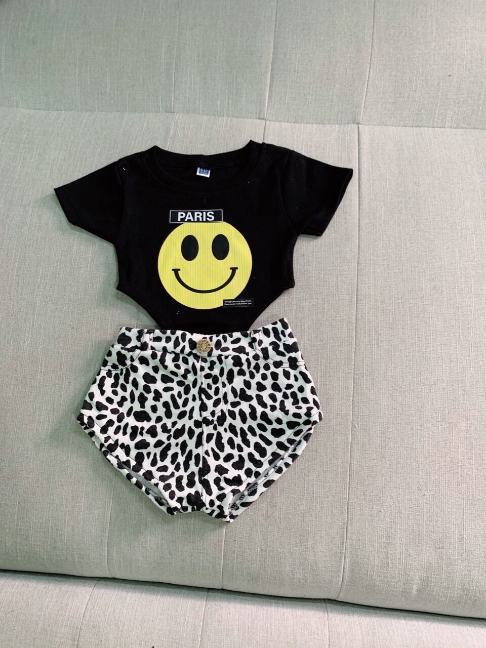 Set áo body suit quần đùi bé gái