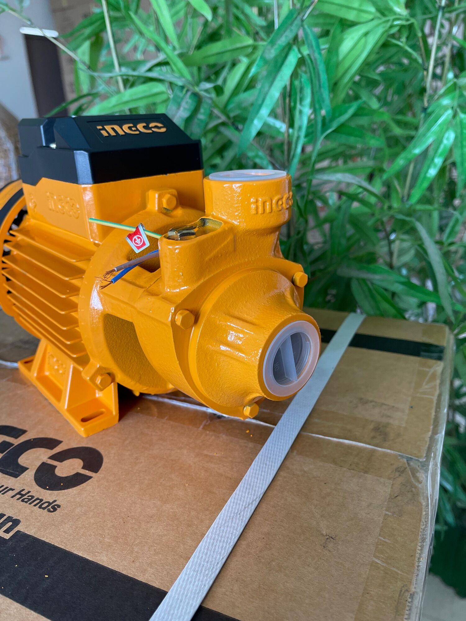 Máy bơm nước 750W (1HP) INGCO VPM7508