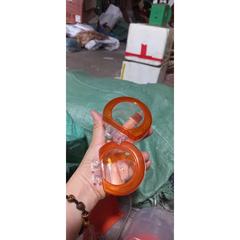 1 chiếc cóng nhựa dành cho chim cu gáy