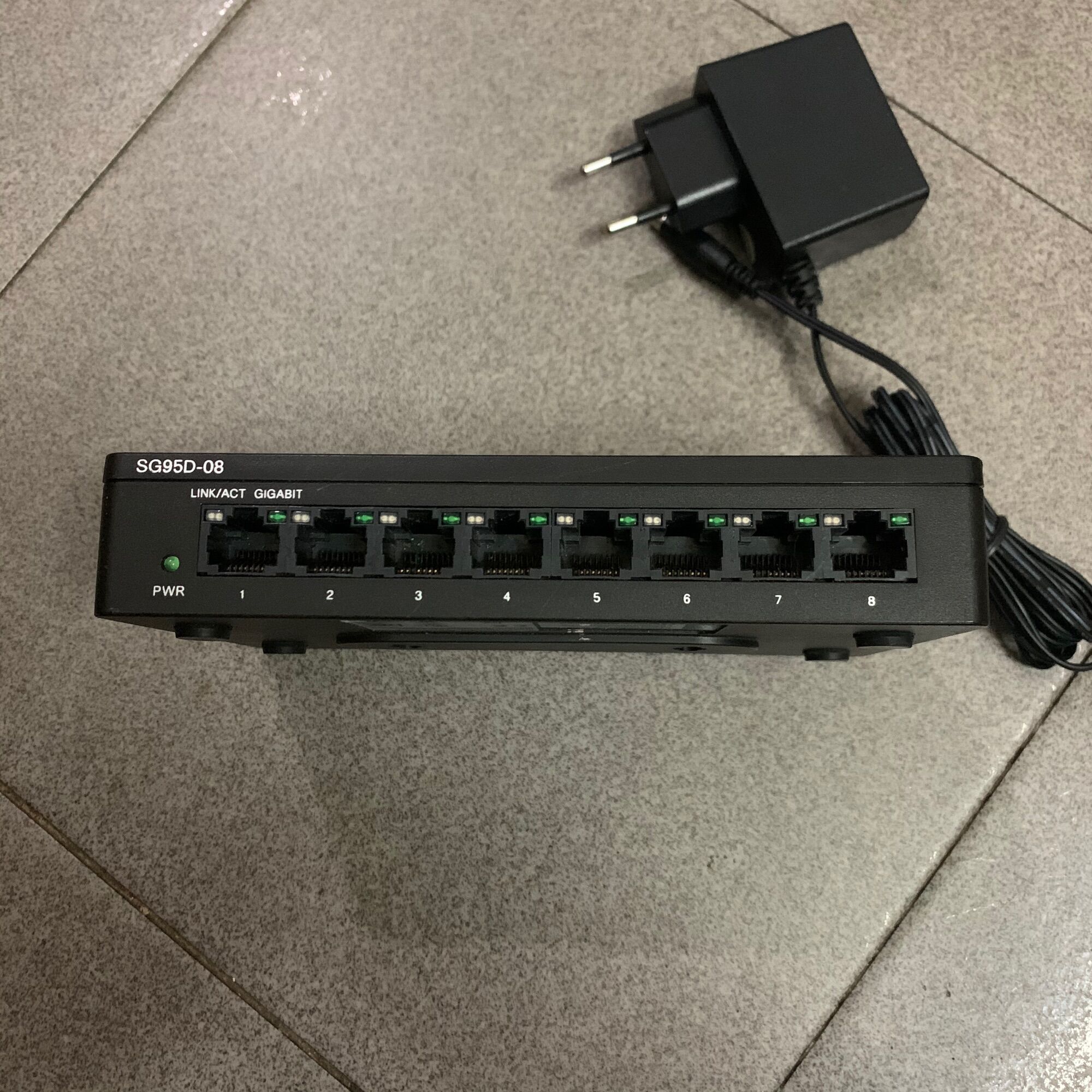 Bộ chia mạng Cisco SG95D-08 8 cổng gigabit ( qua sử dụng )