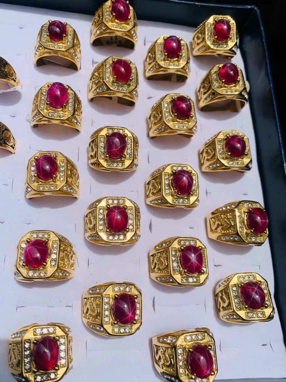 Một chiếc nhẫn ruby sao dành cho nam sang xịn đẹp