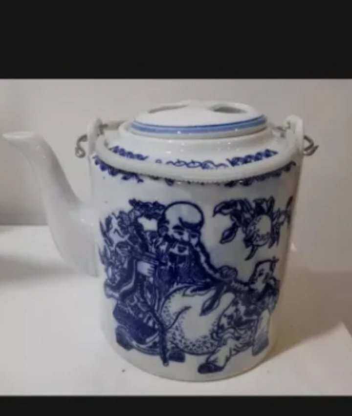 bình trà bằng sứ