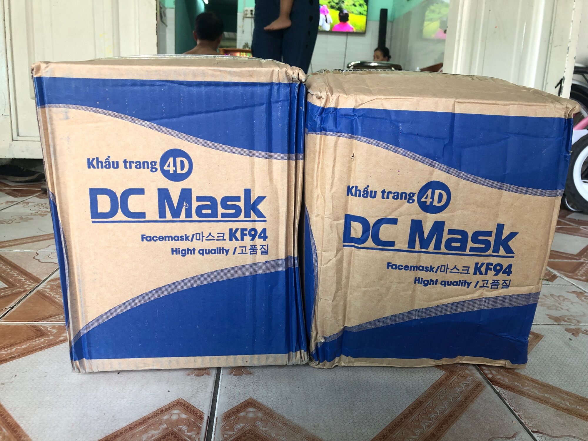 Thùng 300 cái khẩu trang màu trắng DC mask