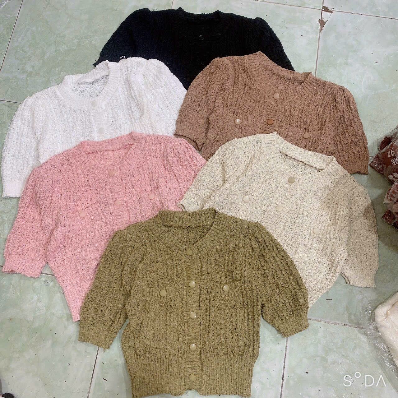Áo len mongtoghi tay bồng cúc bọc dáng croptop
