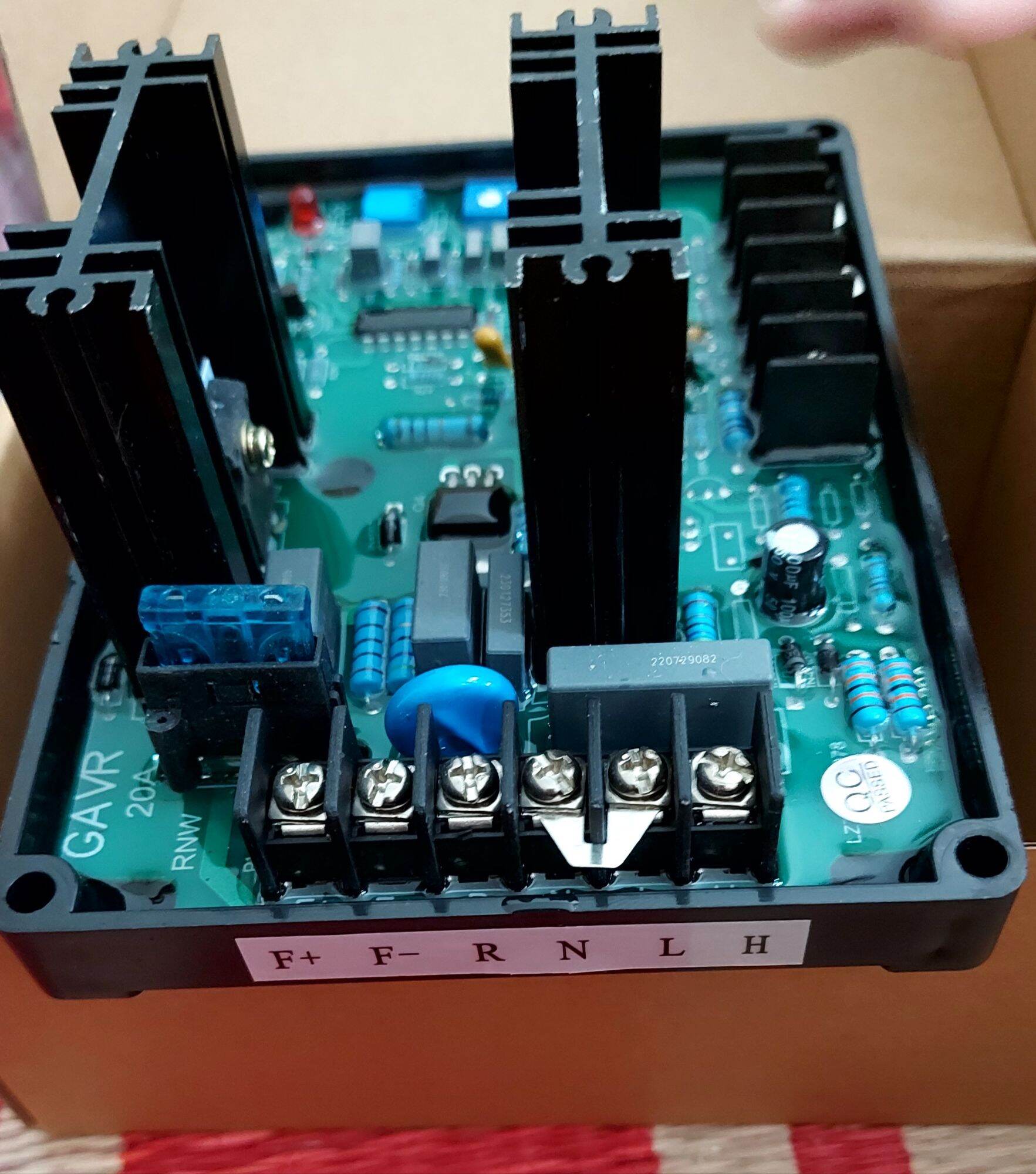 Bộ điều chỉnh điện áp AVR 20A