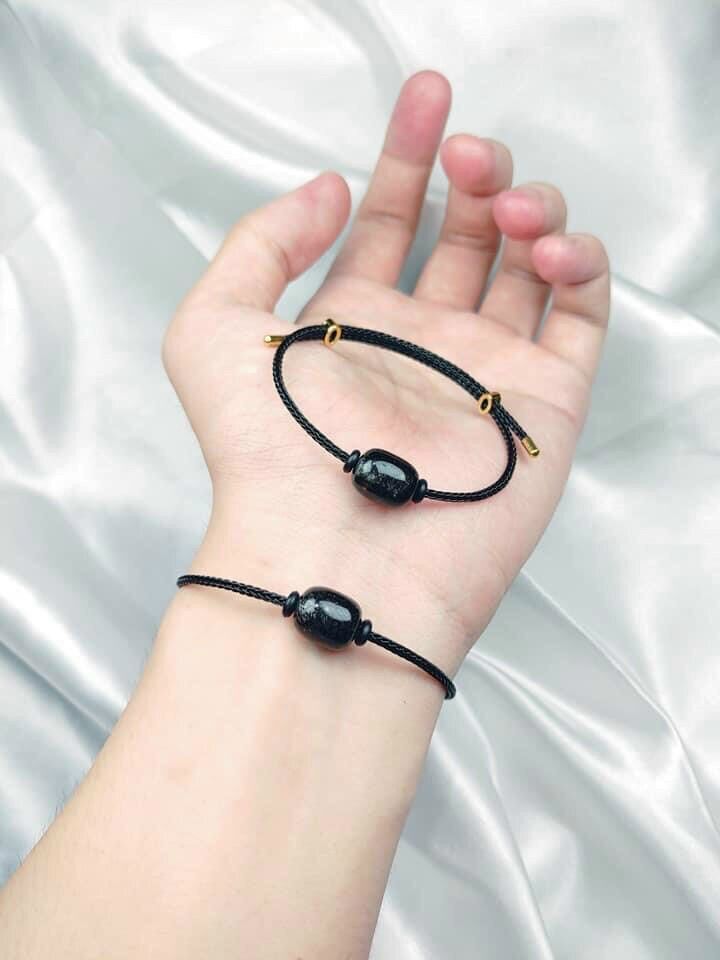 Vòng tay lu thống tóc đen