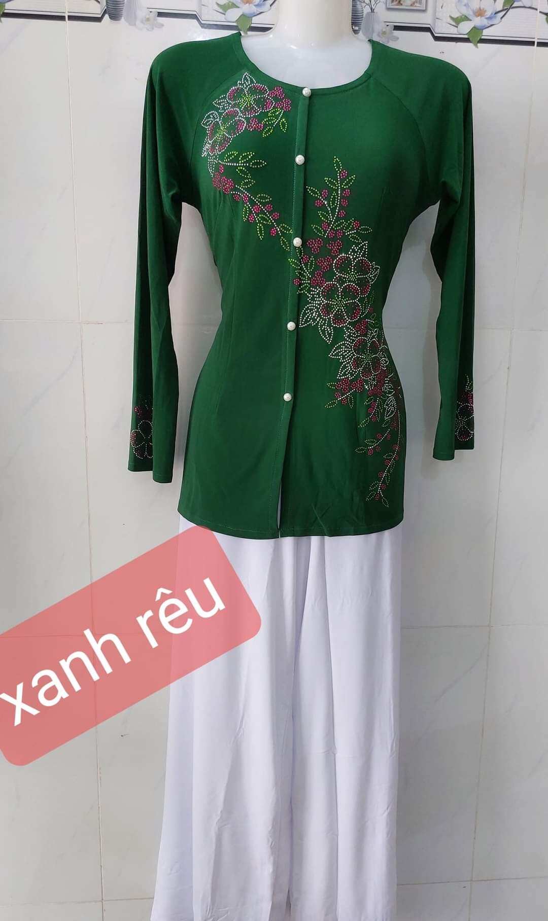 Áo Bà Ba cổ tròn Đính đá Không kèm quần