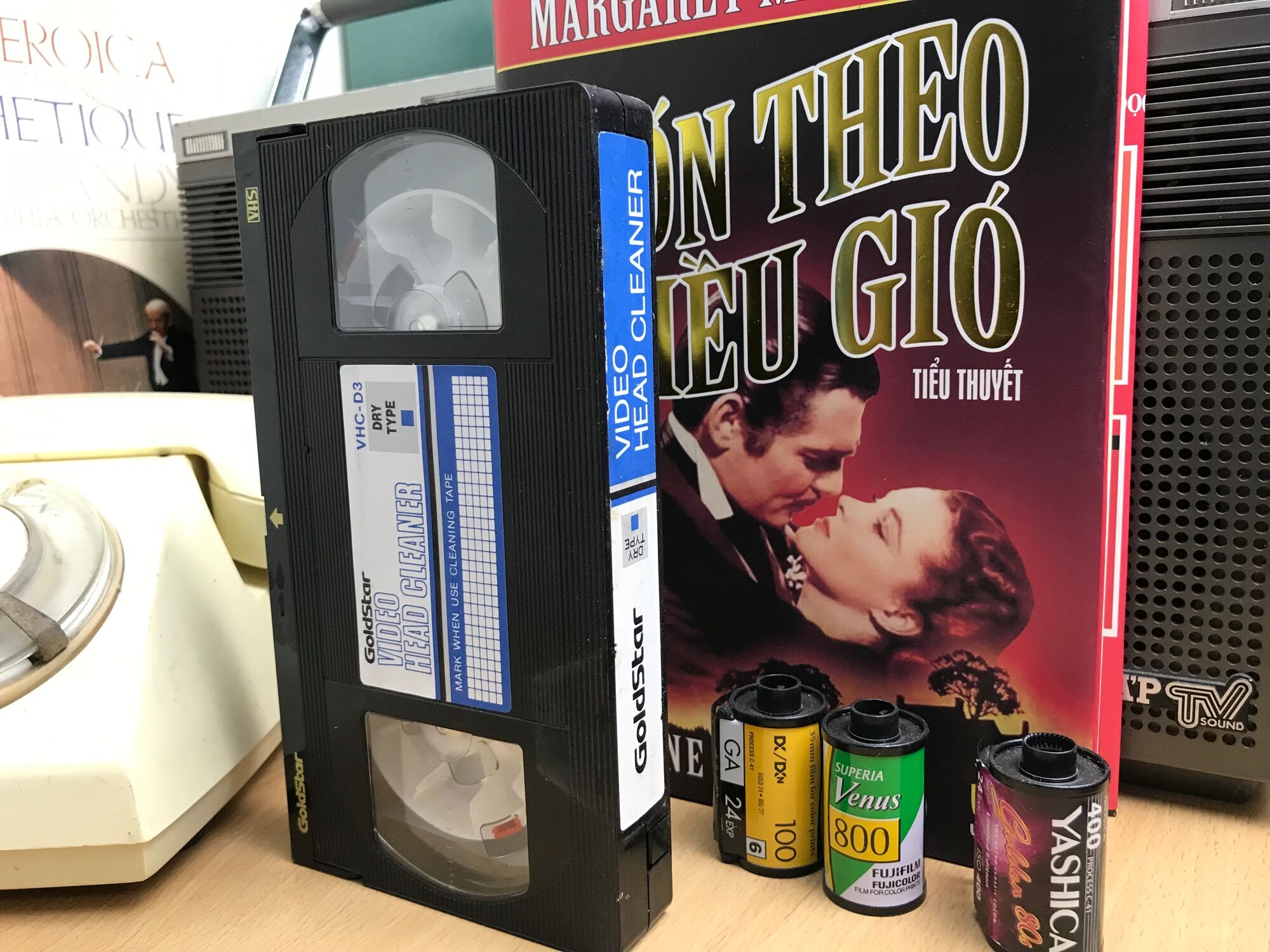 Băng vệ sinh đầu từ VHS
