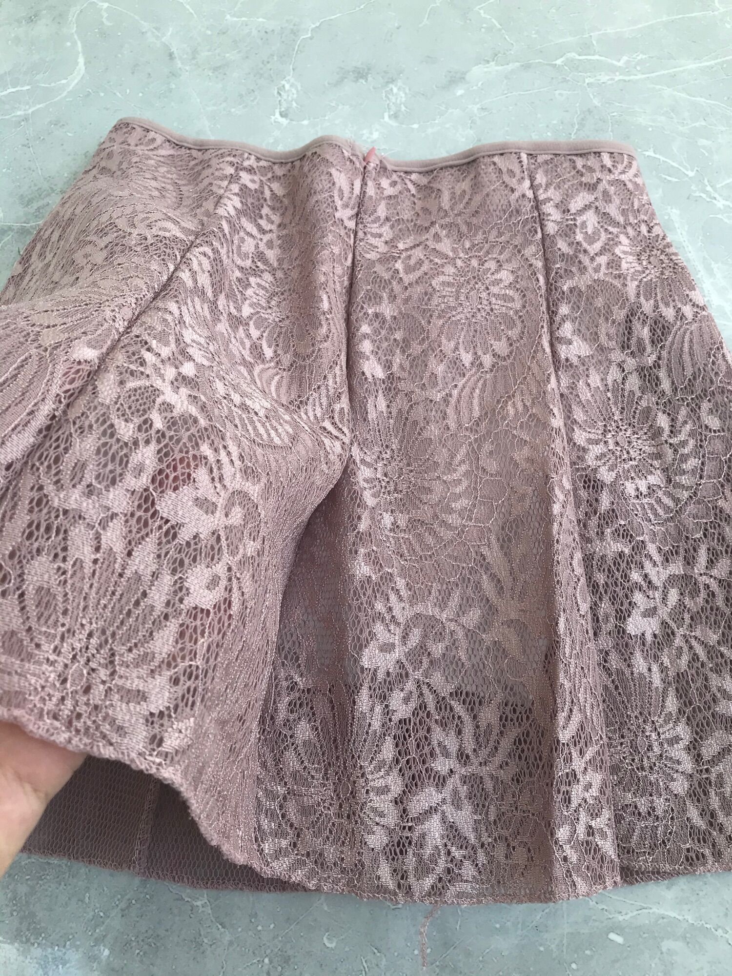 Chân váy ren hồng