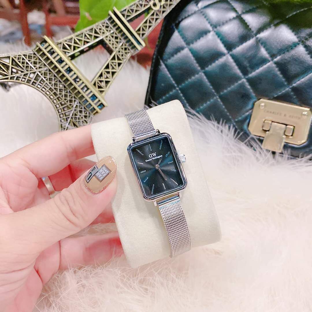 Đồng hồ DW nữ mặt vuông đen, dây bạc