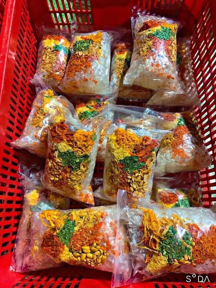 1 bịch bánh tráng trộn thập vị