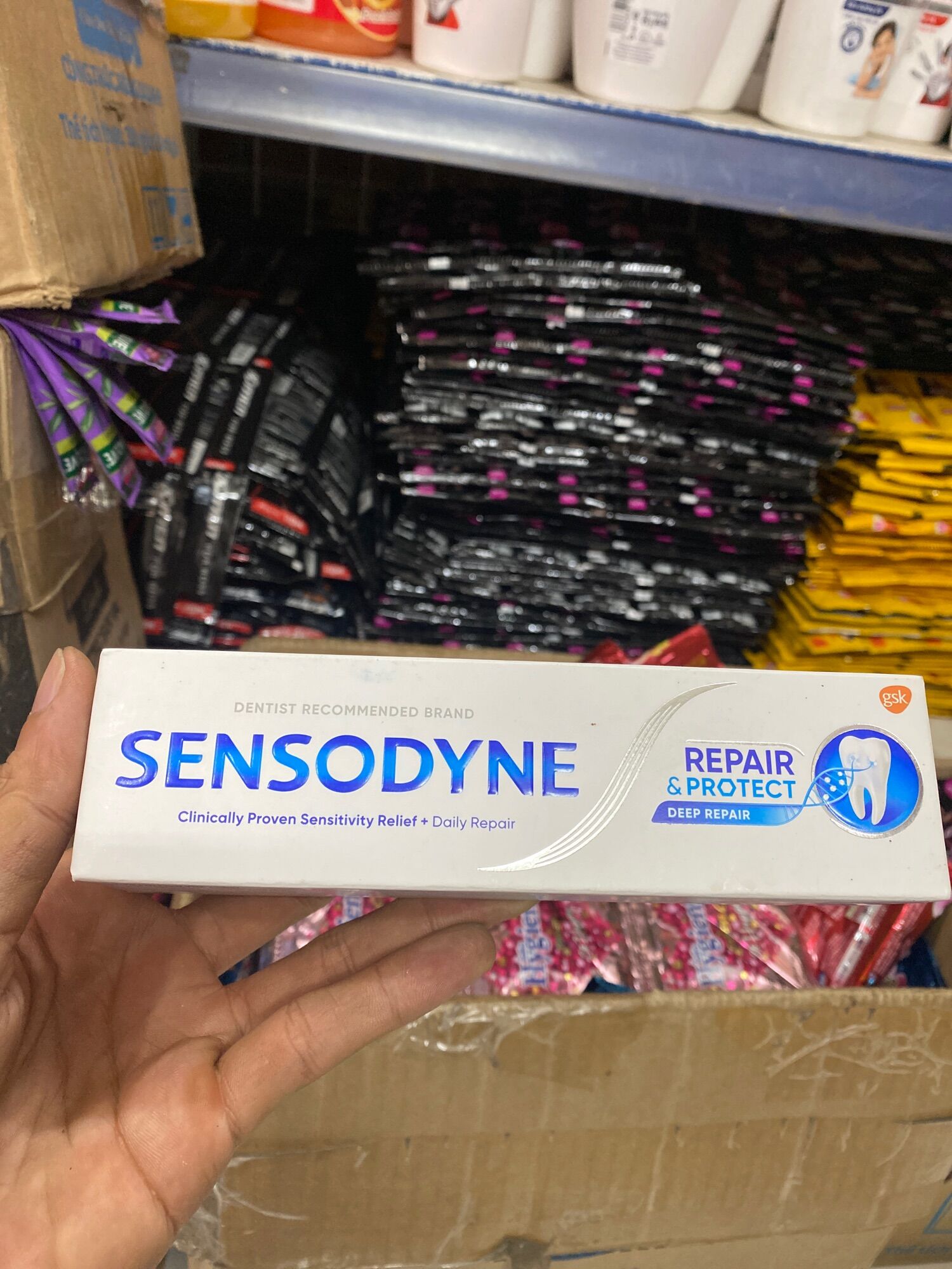 Kem đánh răng giảm ê buốt sensodyne hương bạc hà và mát lạnh nhập khẩu chính hãng 100g mẫu mới