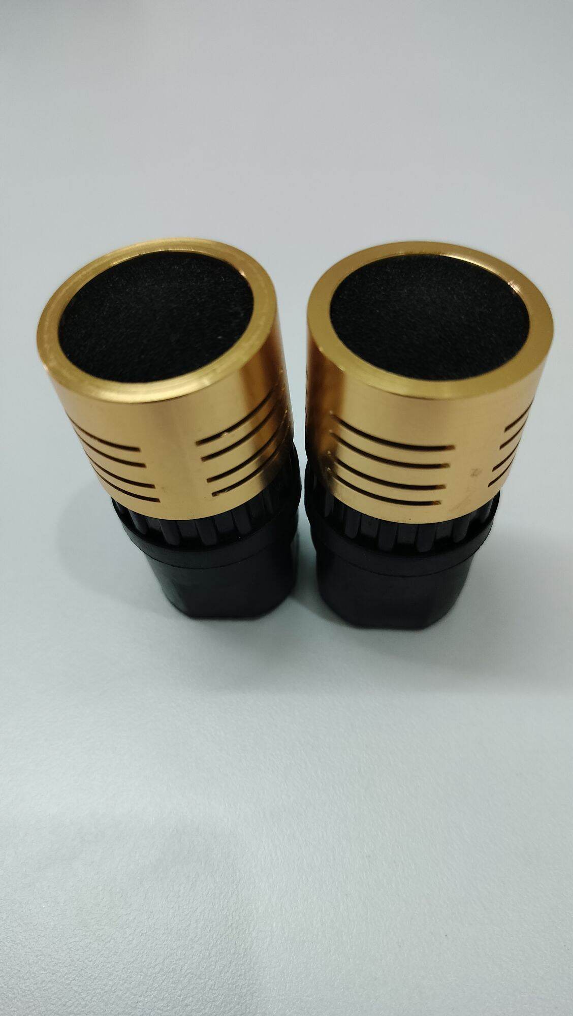 Củ micro shure vàng đồng tiếng ấm, rõ tiếng, không bể tiếng khi lên cao