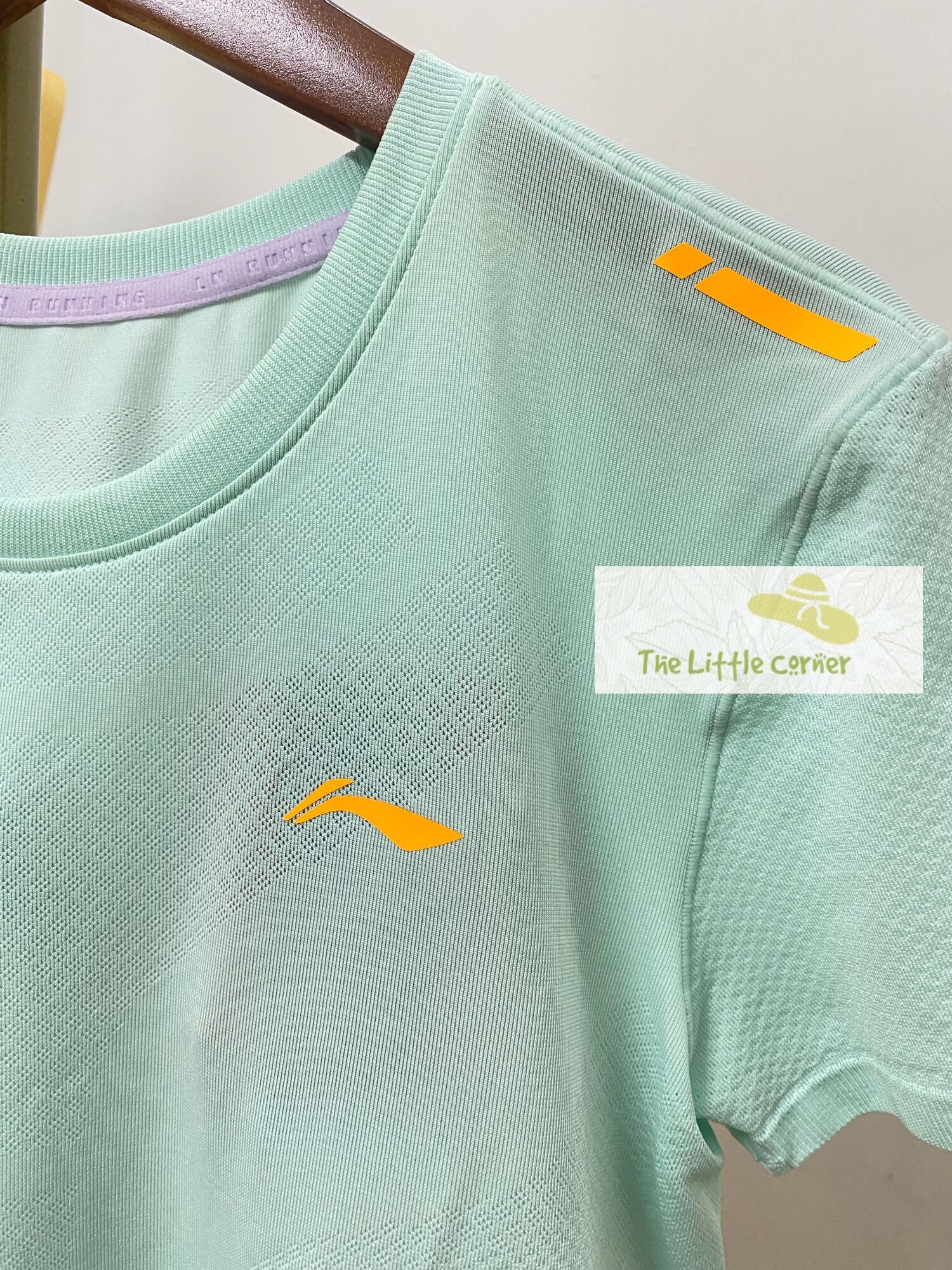 Áo thun thể thao nữ Lining ATSS382