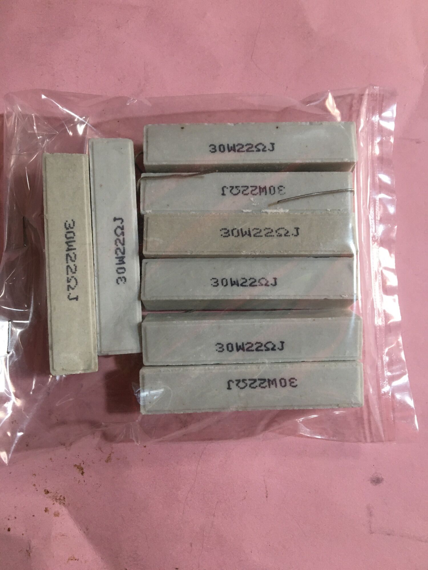 Trở sứ 30w 22 ohm j