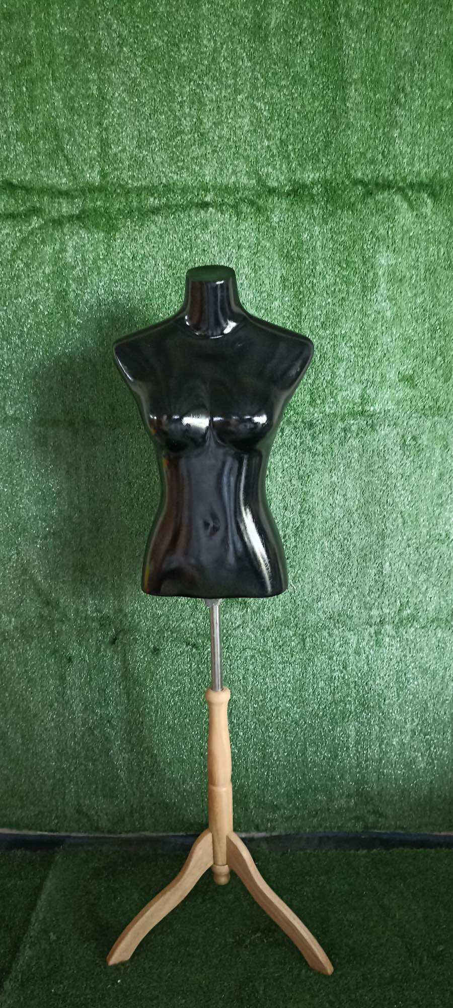 Manocanh bán thân nữ đế gỗ