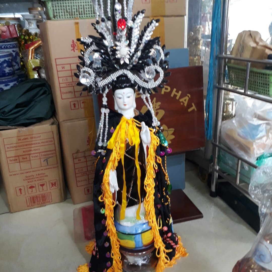 Tượng mẹ  địa  mẫu  sứ