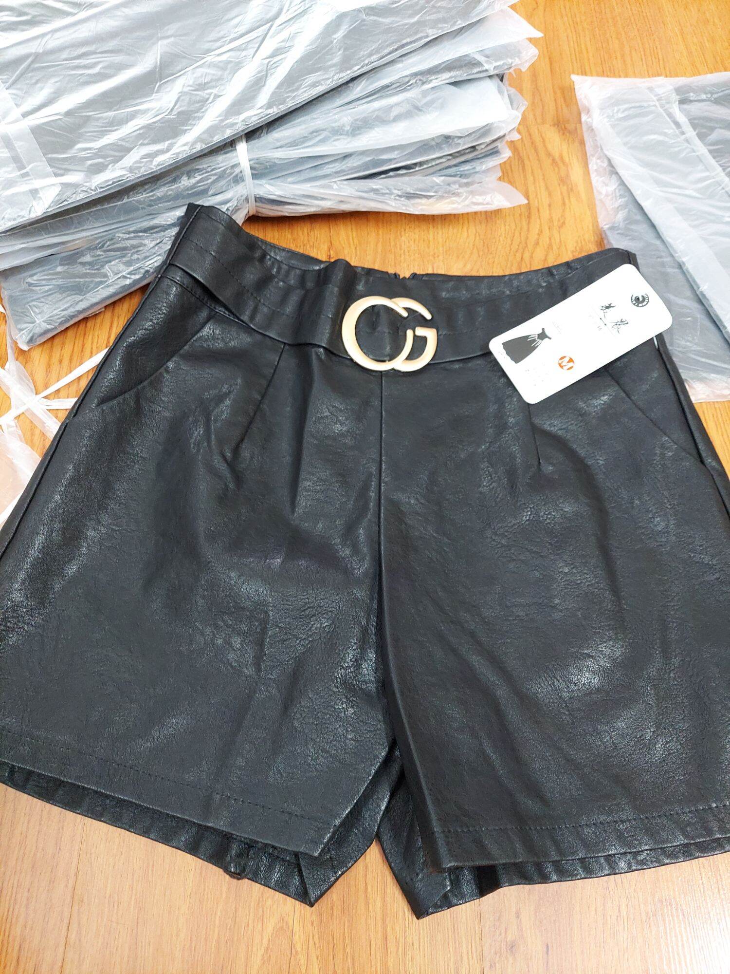Quần short da