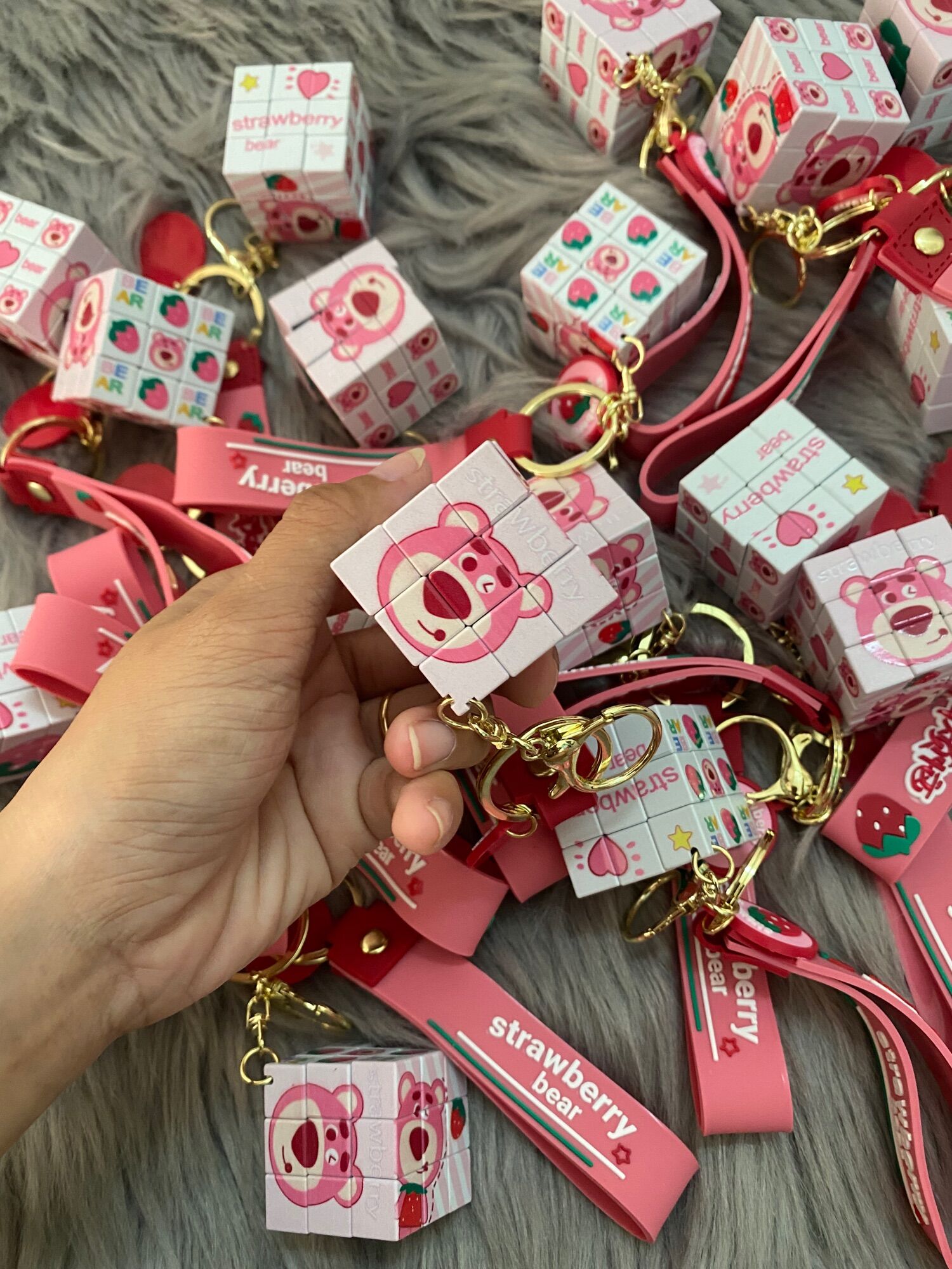 Móc khoá rubik gấu dâu, doraemon, sanrio