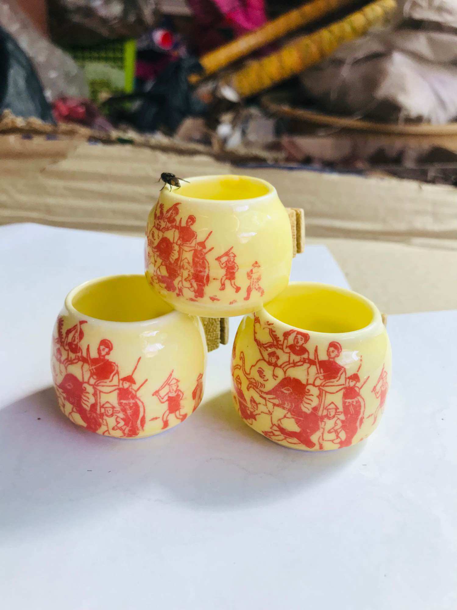 Cóng sứ đựng thức ăn cho chim mào