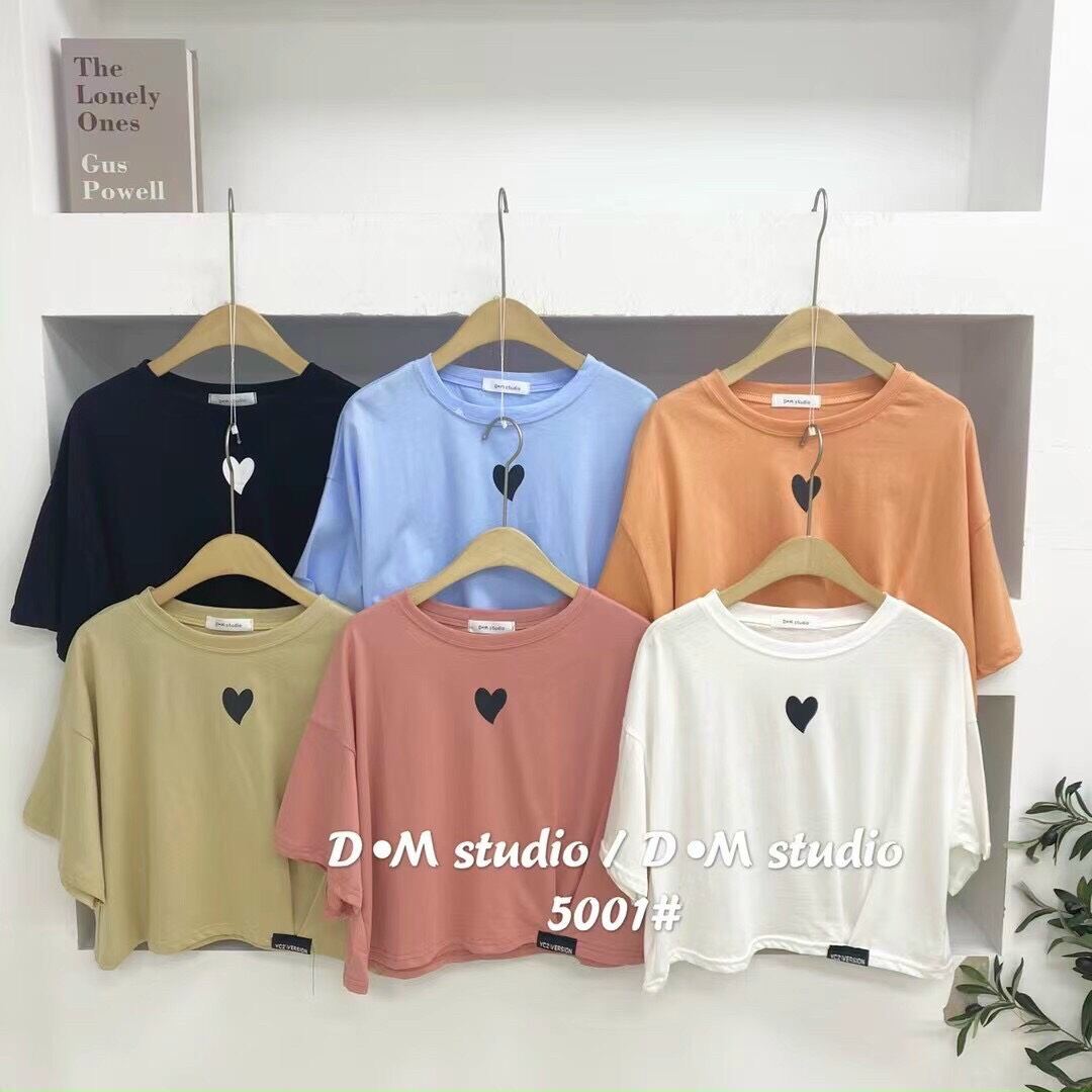 Áo phông hình tim. áo kiểu dáng crop top, dáng thụng. free size.