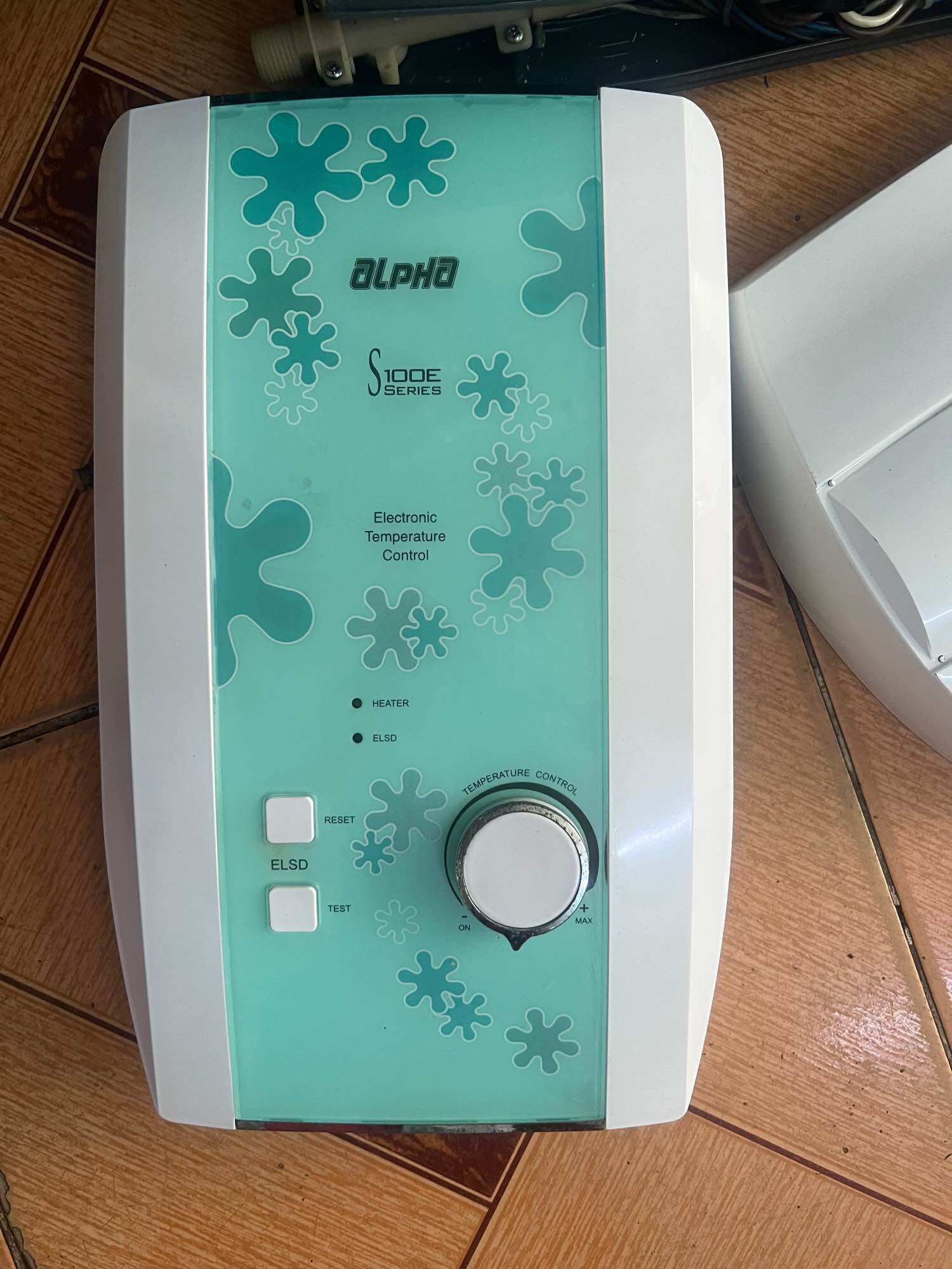 Máy Tắm Nước Nóng Trực Tiếp không bơm trợ lực alpha s100e