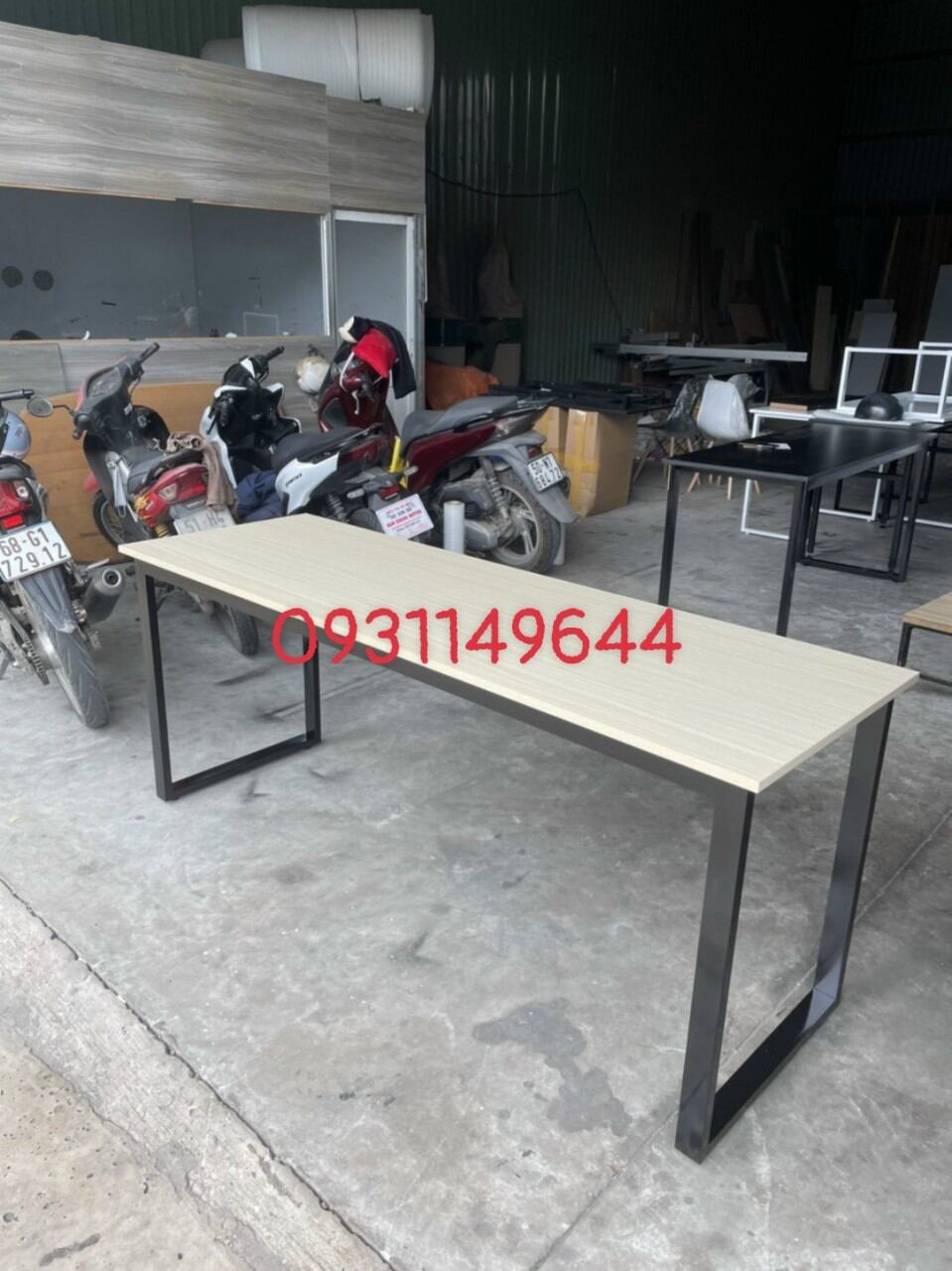 Bàn chân sắt làm việc dài 2m