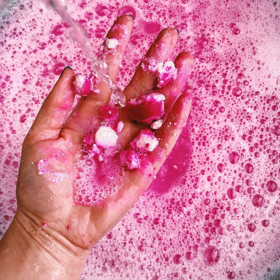 [HCM]Tạo bọt bồn tắm The Comforter bubble bar - LUSH
