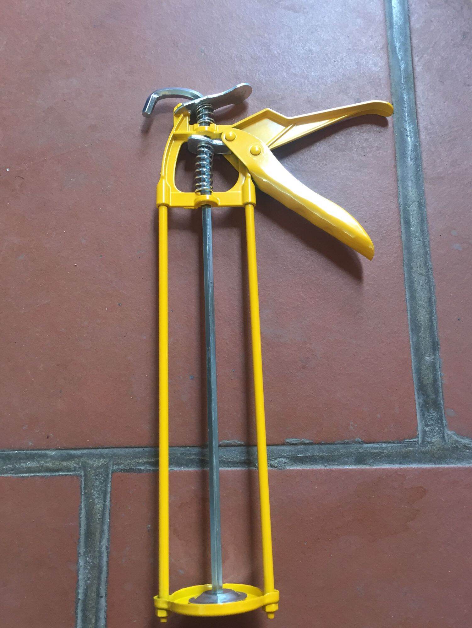 Súng bơm keo silicon màu vàng