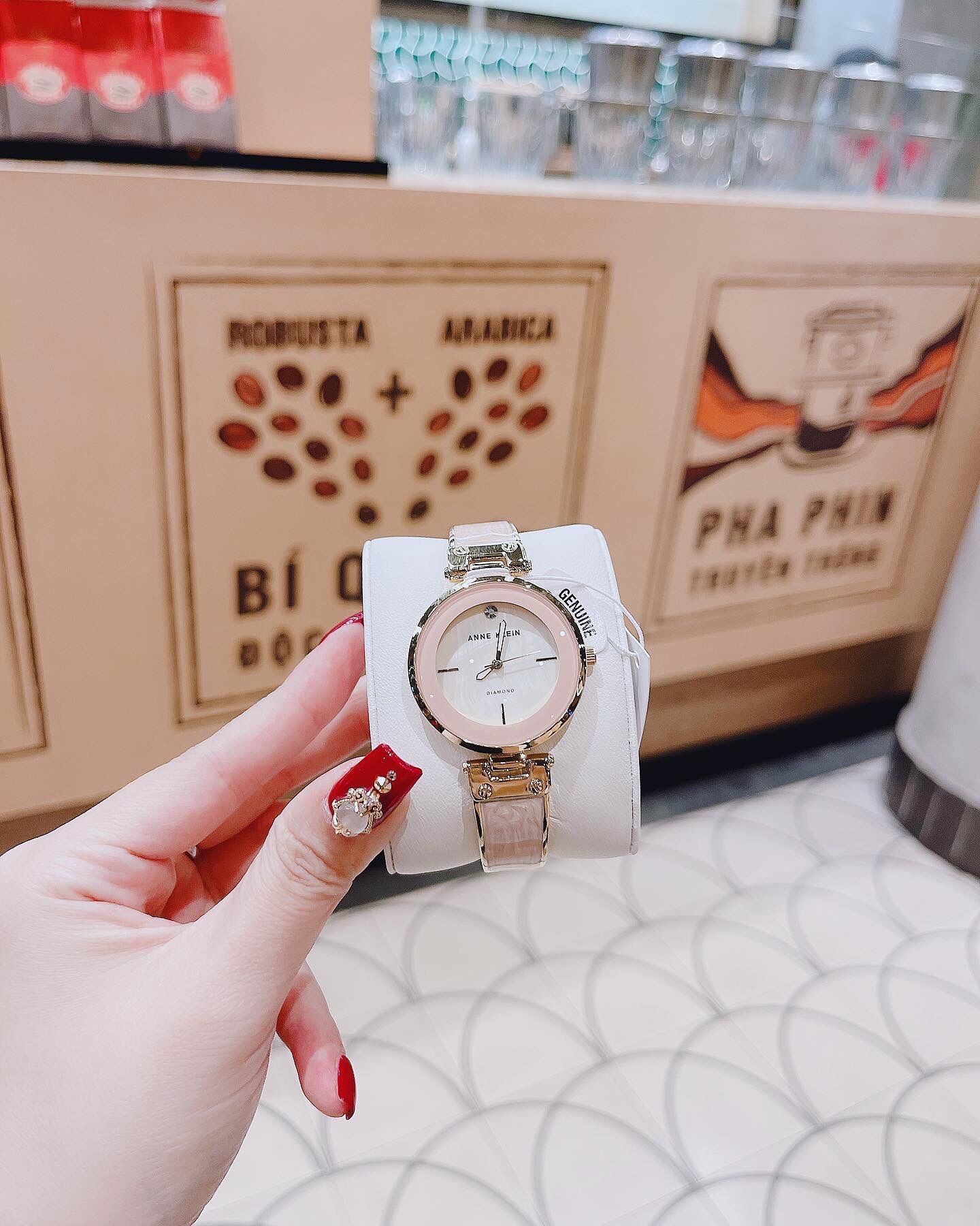 Đồng hồ nữ Anne Klein mặt khảm trai, size 34mm
