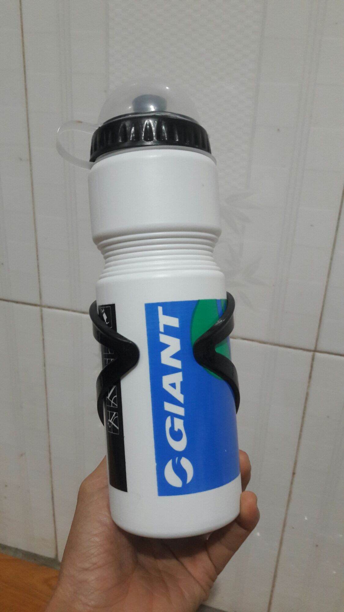 Giá và bình đựng nước Giant dành cho xe đạp thể thao