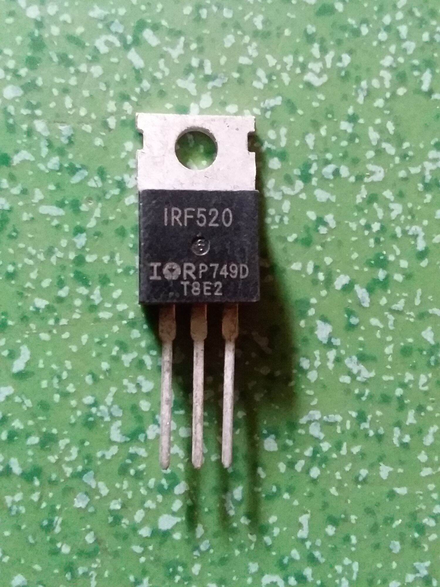 1 CHIẾC MOSFET IRF520