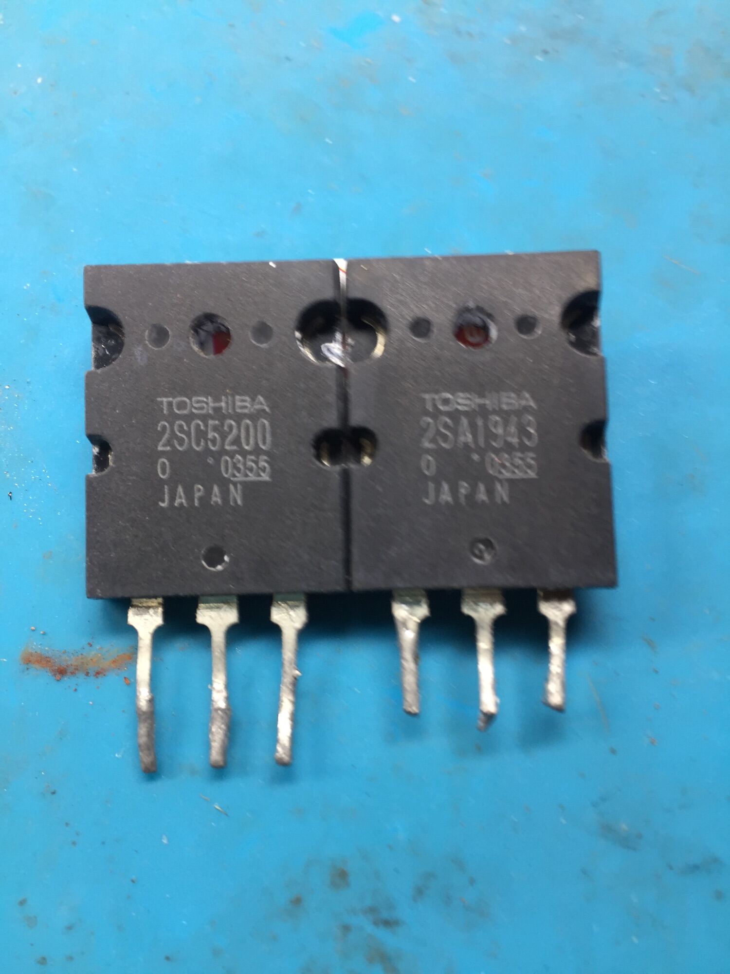 Cặp sò công xuất 2SC5200+2SA1943 zin tháo máy