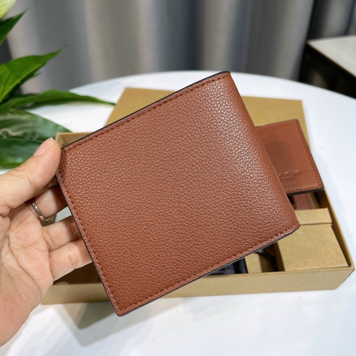 VÍ C0ACH NAM da bò thật chuẩn xịn xò