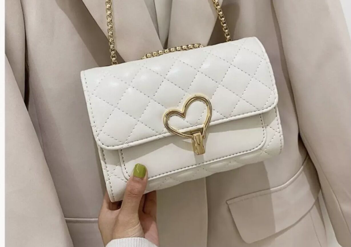 Túi đeo chéo nữ khoá trái tim size 20