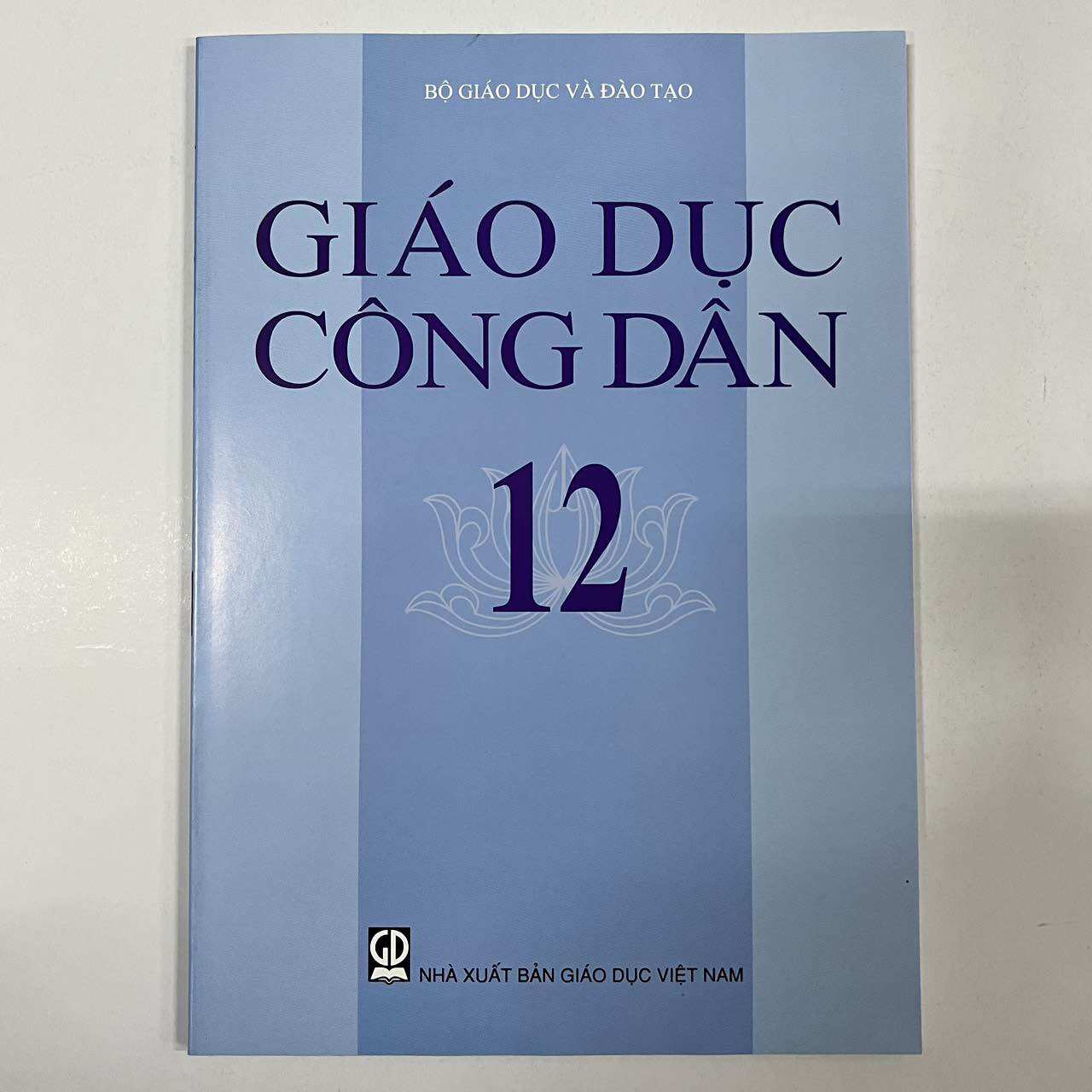 Sách giáo khoa Giáo dục công dân 12.