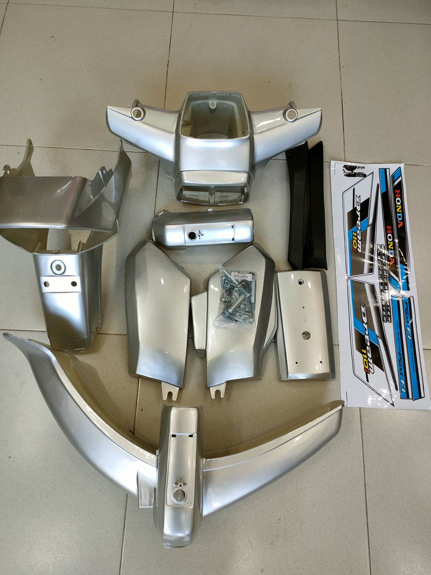 Dàn áo xe dream và super màu bạc