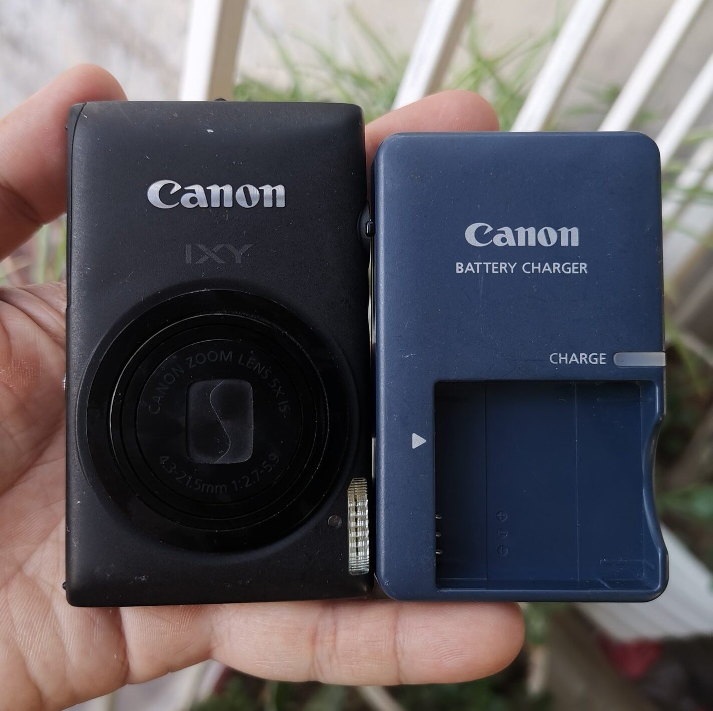 Máy ảnh compact Canon cao cấp siêu mỏng, quay phim độ phân giải full HD