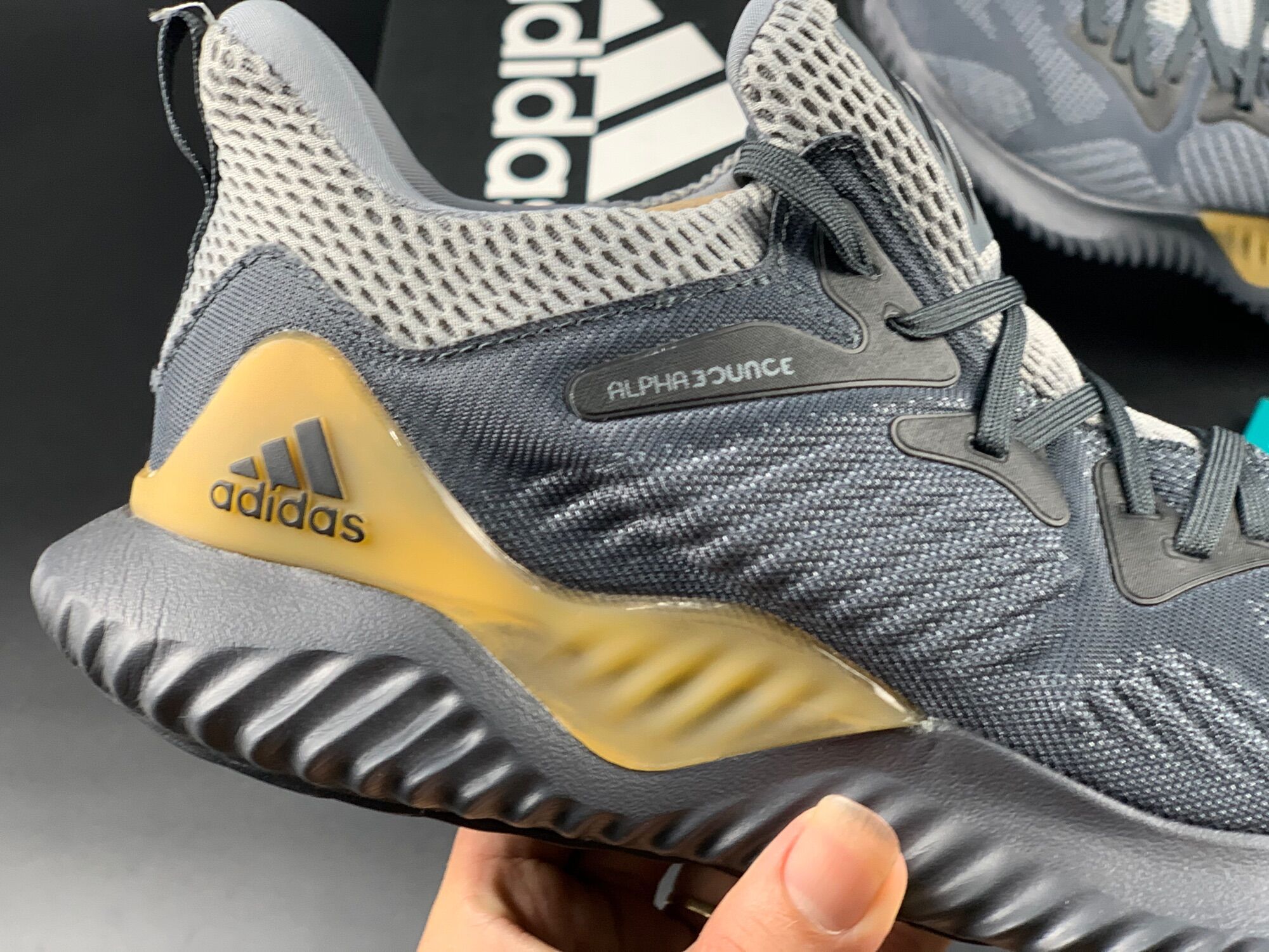 Giày thể thao/ Sneaker Alphabounce đen vàng (Full box)