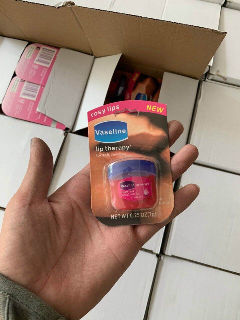 Hũ dưỡng môi vaseline hồng nội địa trung