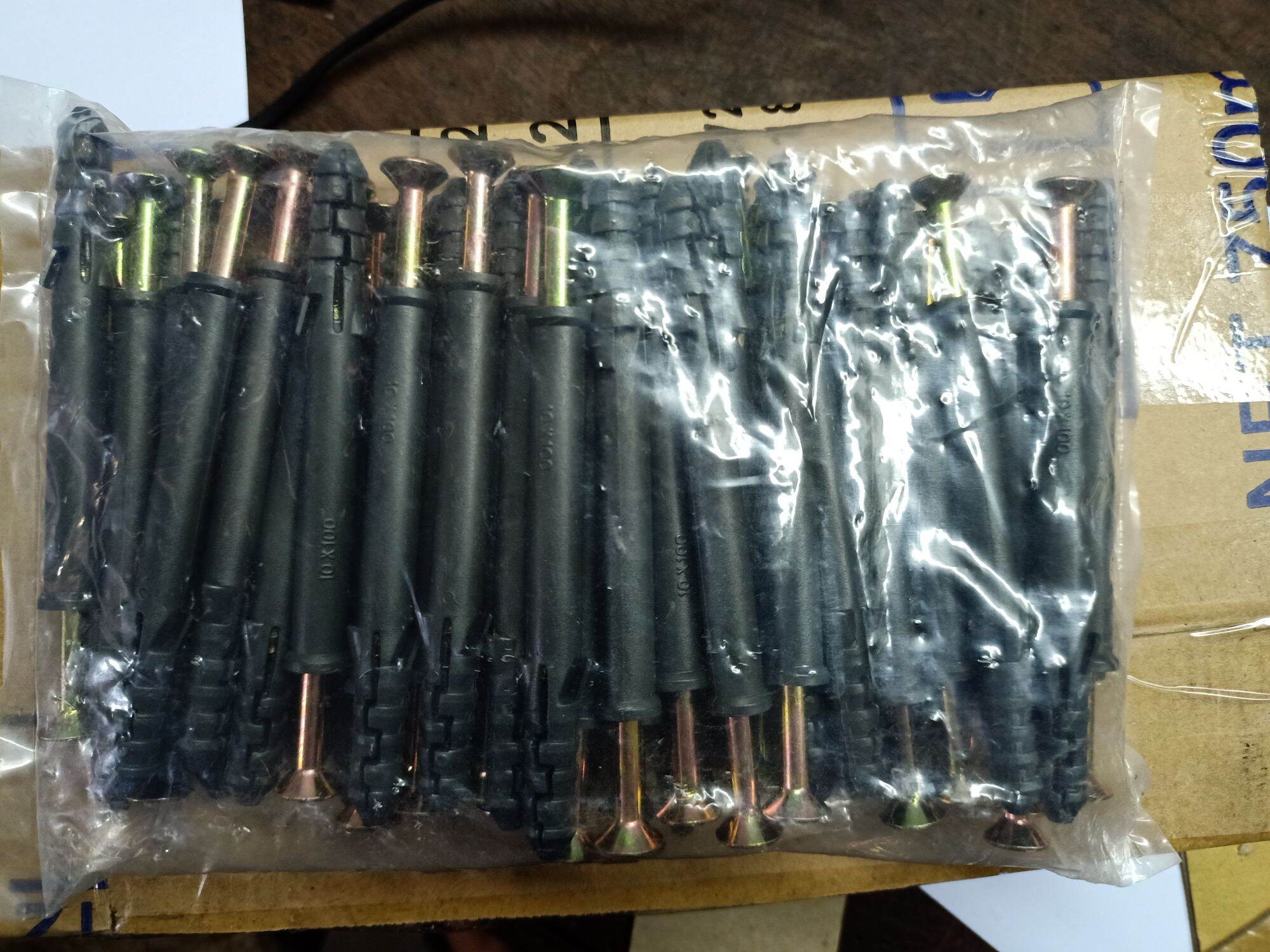 45 - 50 CON VÍT, TẮC KÊ KHUNG BAO