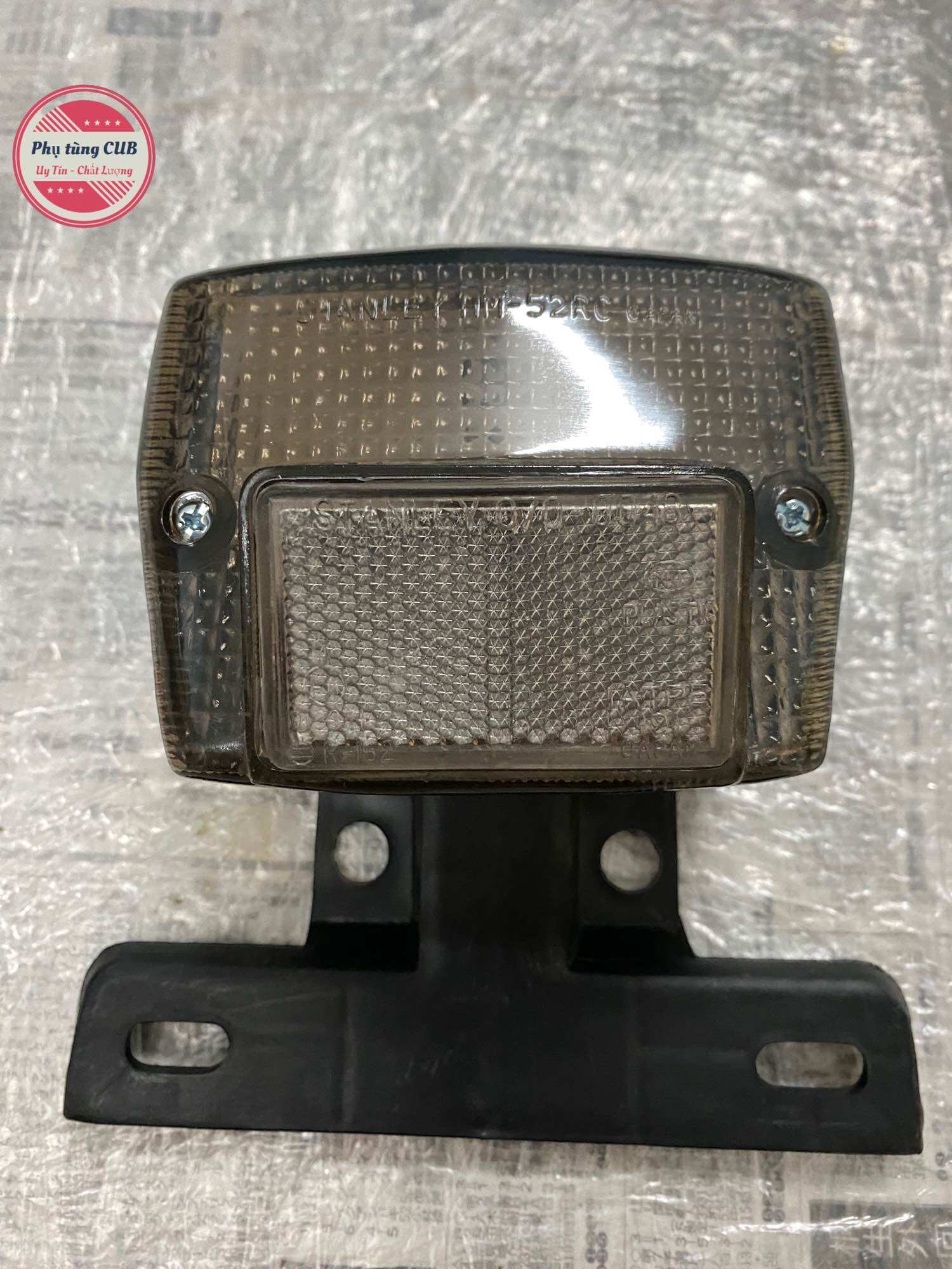 Đèn hậu cub 82-84-Dd chụp màu khói