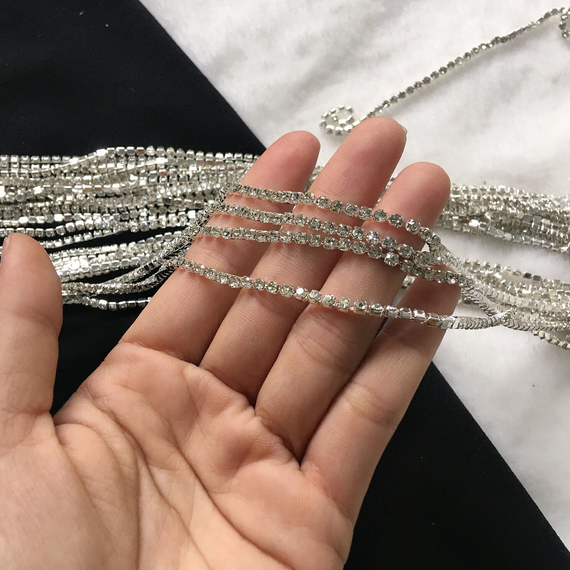 (D002) 1m DÂY ĐÁ 1 HÀNG 2mm và 3mm ( như ảnh là 2mm)