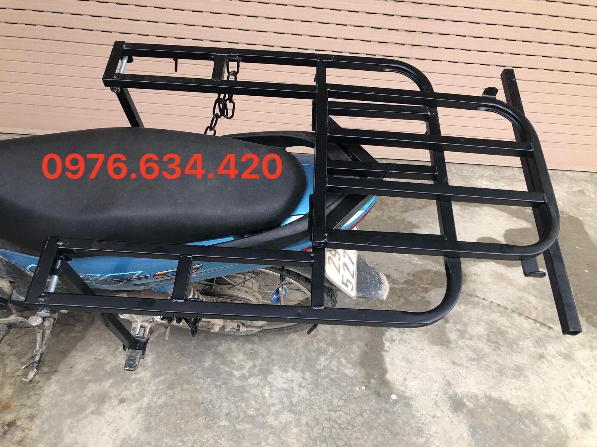 Kệ chở đồ, giá chở hàng mở cốp đổ xăng